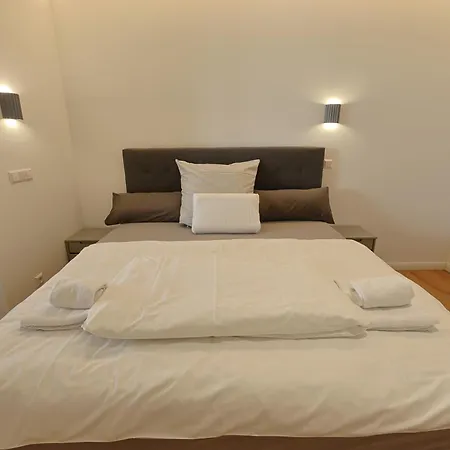 Ausblick I Modern, Zentral, Zum Wohlfuehlen I 5 Min Zu Fuss Zu Therme, Kurpark & I Wlan, Parkplatz Inklusive I Kontaktloser Check-in Aparthotel