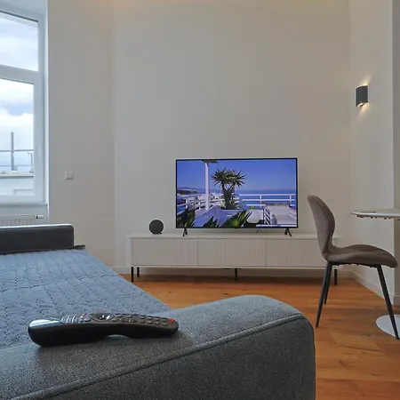 Ausblick I Modern, Zentral, Zum Wohlfuehlen I 5 Min Zu Fuss Zu Therme, Kurpark & I Wlan, Parkplatz Inklusive I Kontaktloser Check-in Aparthotel 4*