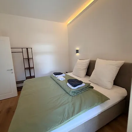 Ausblick I Modern, Zentral, Zum Wohlfuehlen I 5 Min Zu Fuss Zu Therme, Kurpark & I Wlan, Parkplatz Inklusive I Kontaktloser Check-in